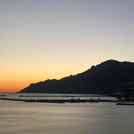 La Giulietta - Penthouse Lägenhet Salerno Exteriör bild